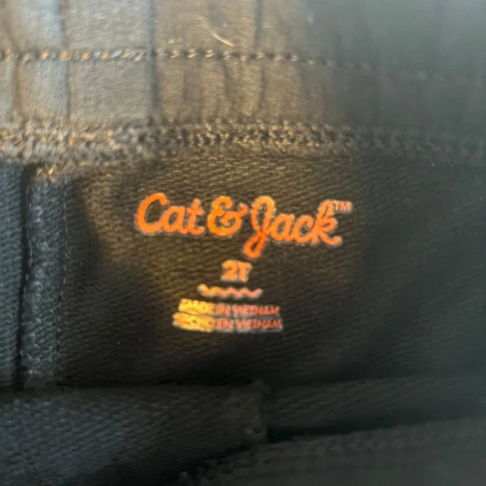 Cat and Jack lot of 2 pairs of Girl's shorts black and‎ khaki 2t